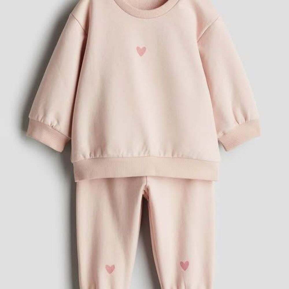 H&M Two Piece Organic Cotton Heart Sweatsuit 12-18 Months